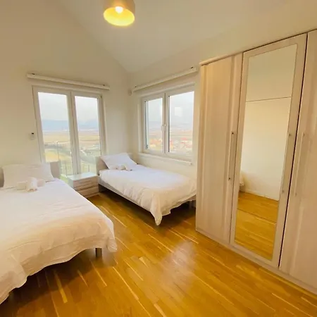 Modern In Paradise *