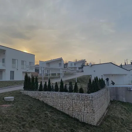 Modern In Paradise * サラエヴォ