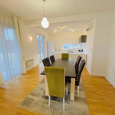 Modern In Paradise *