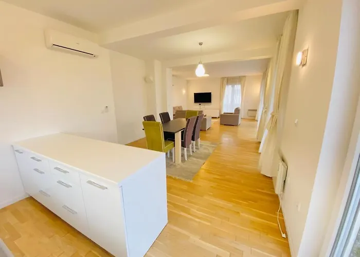 Modern In Paradise סראייבו