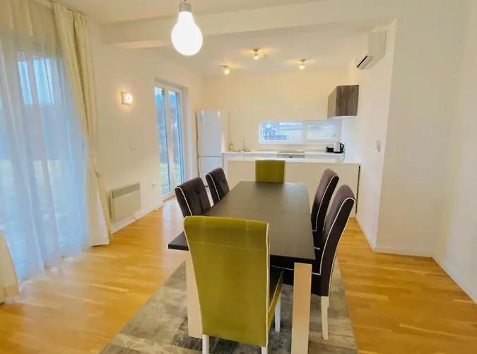 Modern In Paradise *